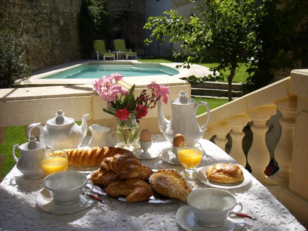 Les Saisons Bed & Breakfast Villeneuve-les-Avignon Bagian luar foto